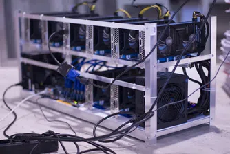 Биткойн ентусиаст отоплява басейна си с добив на криптовалути