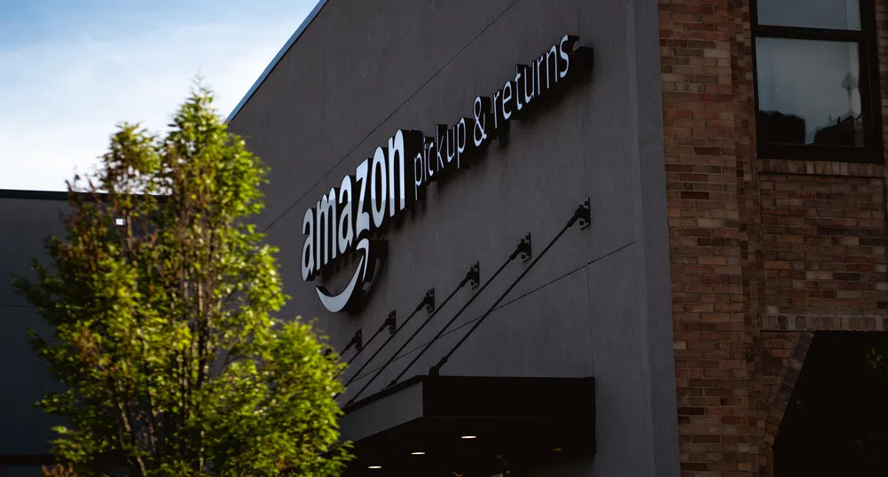 Amazon наема 100 000 сезонни работници за празниците
