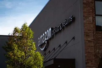 Amazon стабилизира бизнеса си с онлайн търговия, облакът все още буксува