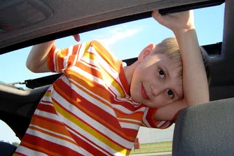 За колко време кола, паркирана на слънце, може да убие дете?