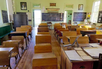 Economist: Ползите от отварянето на училищата са много повече от рисковете