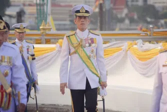 Новият крал на Тайланд изпрати баща си  с жената и любовницата си