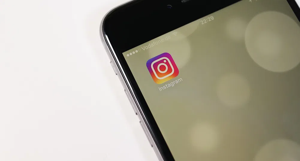 Защо Instagram се пълни с голи тела в йога пози?