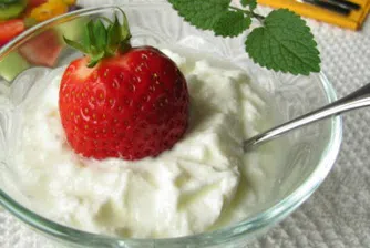 КЗК глоби 5 фирми за кисело мляко заради кофички от полипропилен