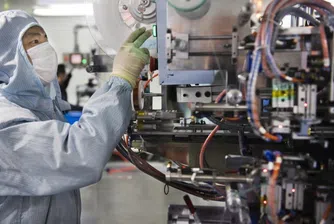 Китайските компании засилват производството на чипове въпреки санкциите