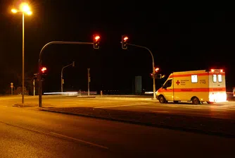 Студенти измислиха как шофьорите да дават път на линейките