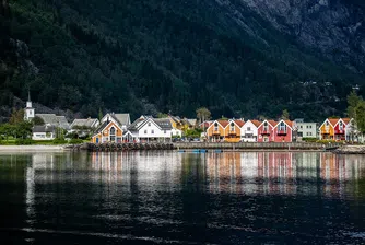 Норвегия премахва всички COVID ограничения от днес