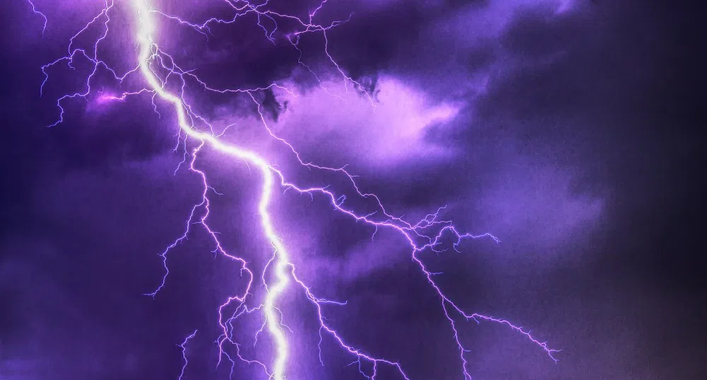 Как да опазим електроуредите от повреди при гръмотевична буря?
