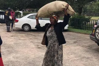 Най-богатият човек в Зимбабве награждава щедро 71-годишна жена