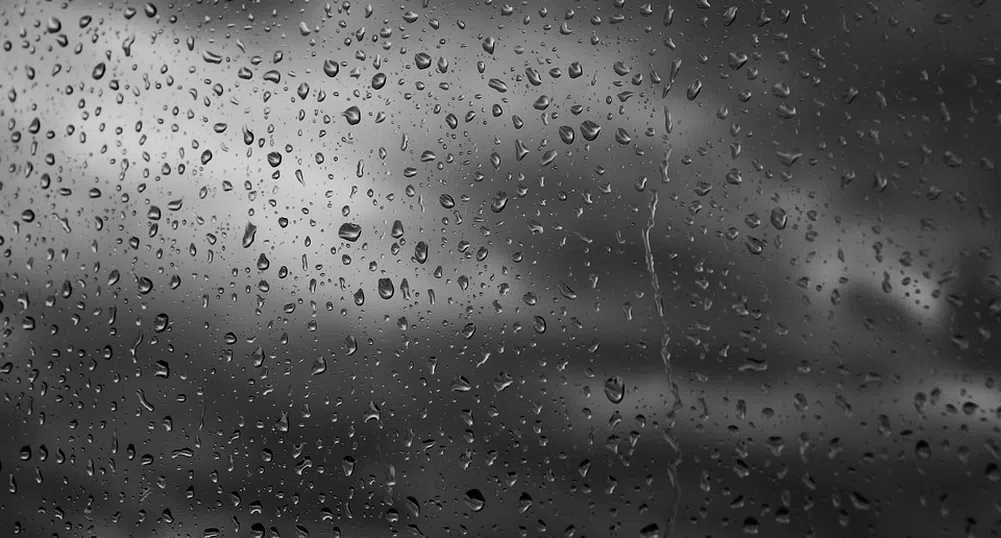 Жълт код за дъжд за цяла България, застудява