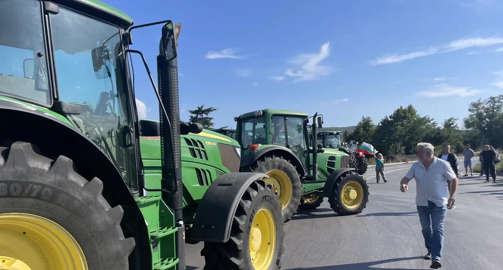 Тракторите на протестиращите земеделски производители са на входа на София