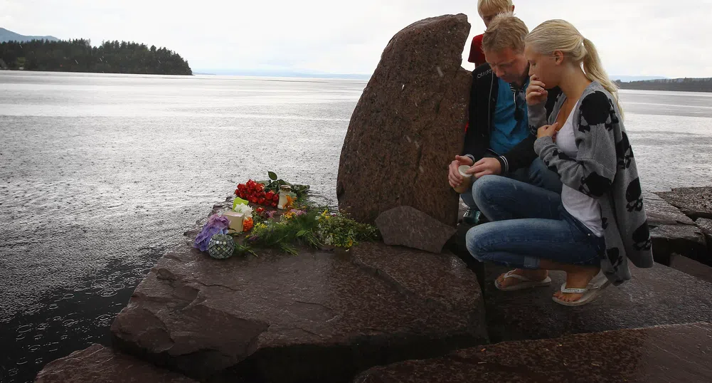 Масовият убиец Брейвик съди Норвегия заради изолацията си в затвора