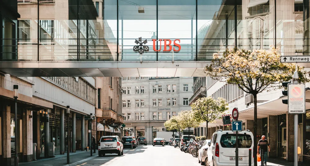 UBS ще разреши на служителите си да съчетават офиса с работата от вкъщи
