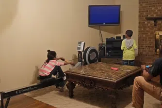 Баща измисли как децата му да спортуват,  докато играят видеоигри