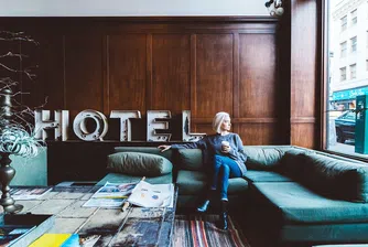 Хотел предлага отстъпка на семейства, които зарежат смартфоните