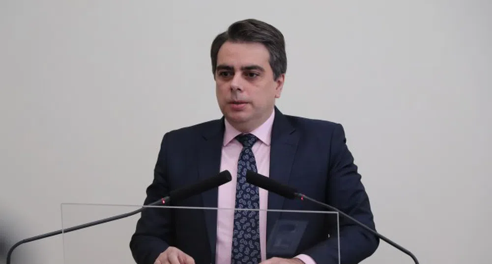 Асен Василев: Опашките за олио са медийна истерия