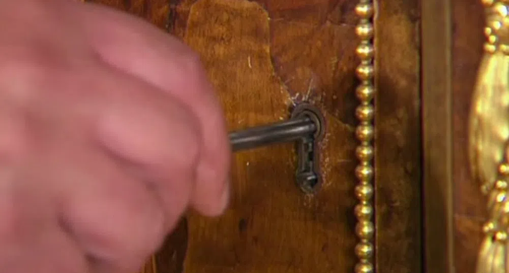 Тази ключалка е на 200 години, но крие нещо много интересно