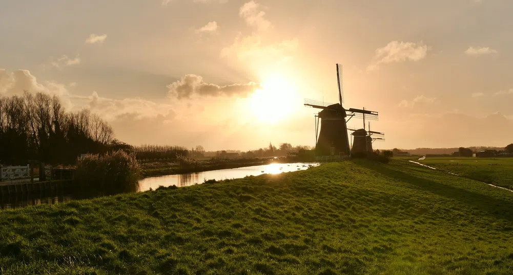 Как Нидерландия отвоюва земята си от морето?