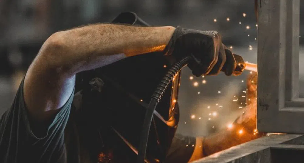 Производствената активност в Китай се свива за пети пореден месец