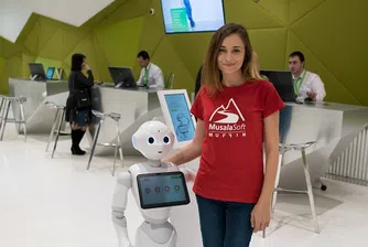 Хуманоиден робот консултира клиентите на Банка ДСК