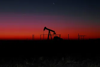 Банките продължават да инвестират в петрол и газ - въпреки екообещанията