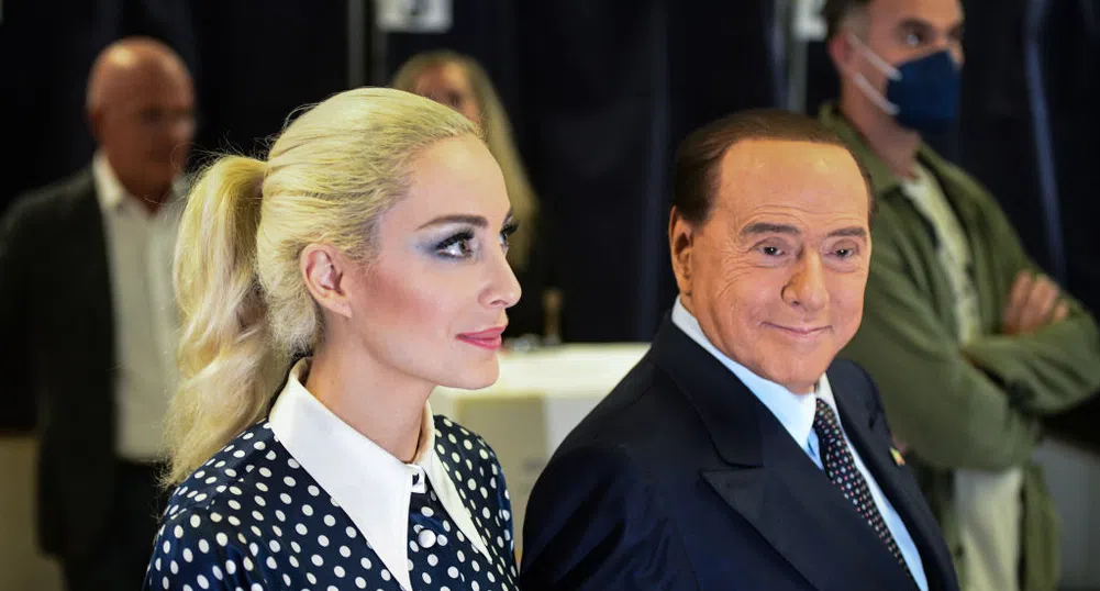 Берлускони завеща 100 млн. евро на 53 години по-младата Марта Фашина
