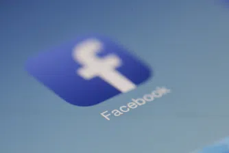 Facebook отчита първи спад на приходите като публична компания