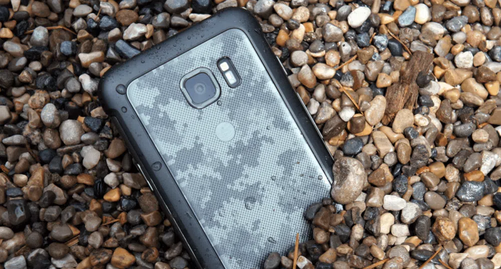 Първият защитен телефон от Xiaomi се задава