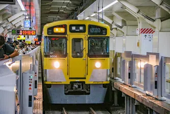10 души бяха ранени при нападение с нож в метрото в Токио