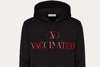 Valentino пусна суитшърт с надпис Vaccinated на цена от 690 долара