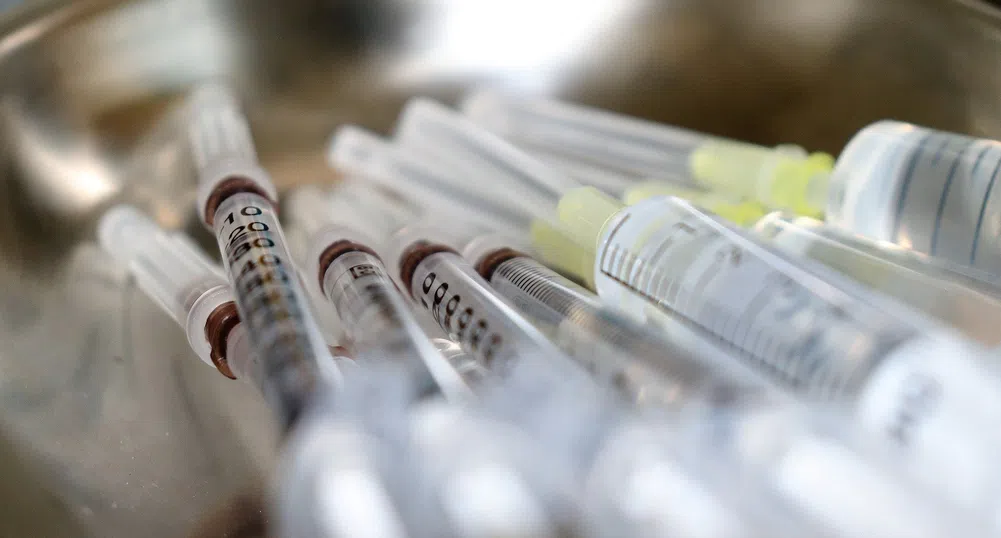 Рекорден брой ваксинирани за ден в Пирогов и ВМА
