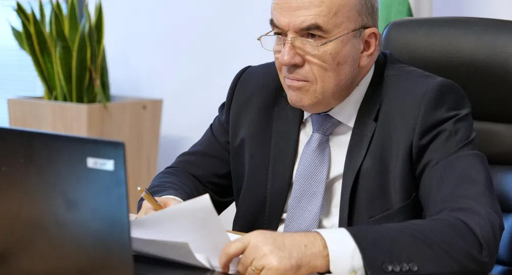 Външният министър е освободен от длъжност с указ на президента Румен Радев