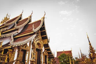 Тайланд пуска туристи с 90-дневна виза, карантинира ги в луксозни хотели