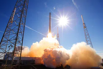 SpaceX отново ще опита да изстреля двамата космонавти до МКС