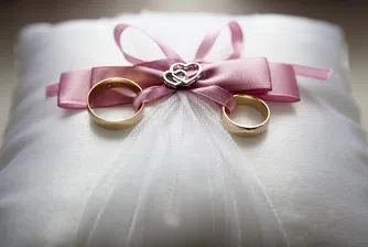Защо носим брачни халки и на кой пръст трябва да ги поставим?