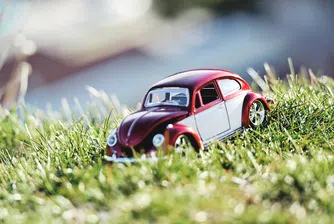 Глобиха собствениците на 1400 коли, паркирани на тревата в София