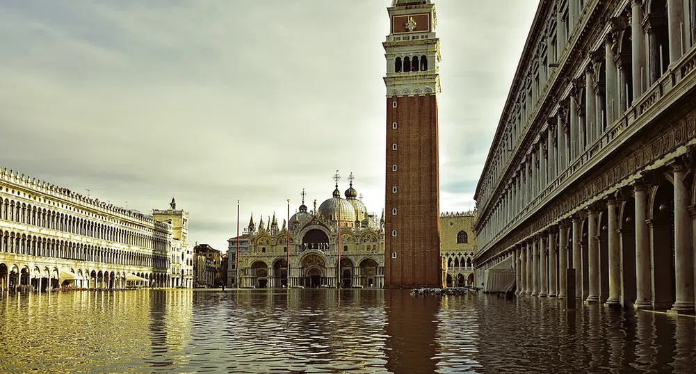 Венеция изгражда стъклени стени около базиликата Сан Марко