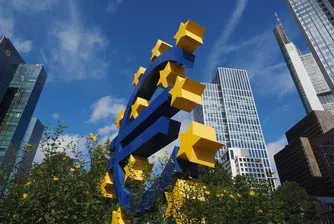Продават на търг скулптурата на еврото във Франкфурт