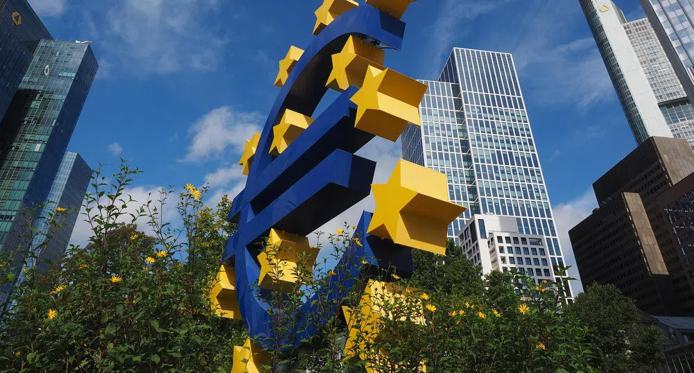 Продават на търг скулптурата на еврото във Франкфурт