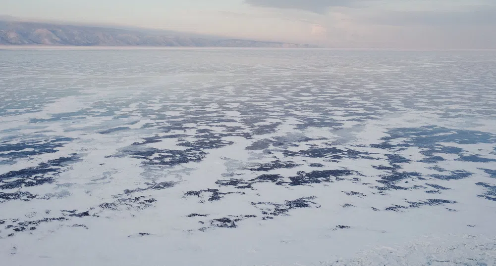 Най-дълбокото езеро в света се превърна в хит дестинация за руснаците