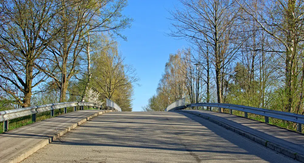 АПИ стартира обществена поръчка за мантинели за 40.2 млн. лв.