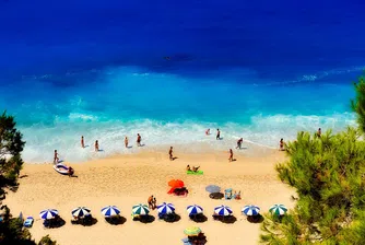 Популярен гръцки плаж забрани тютюнопушенето