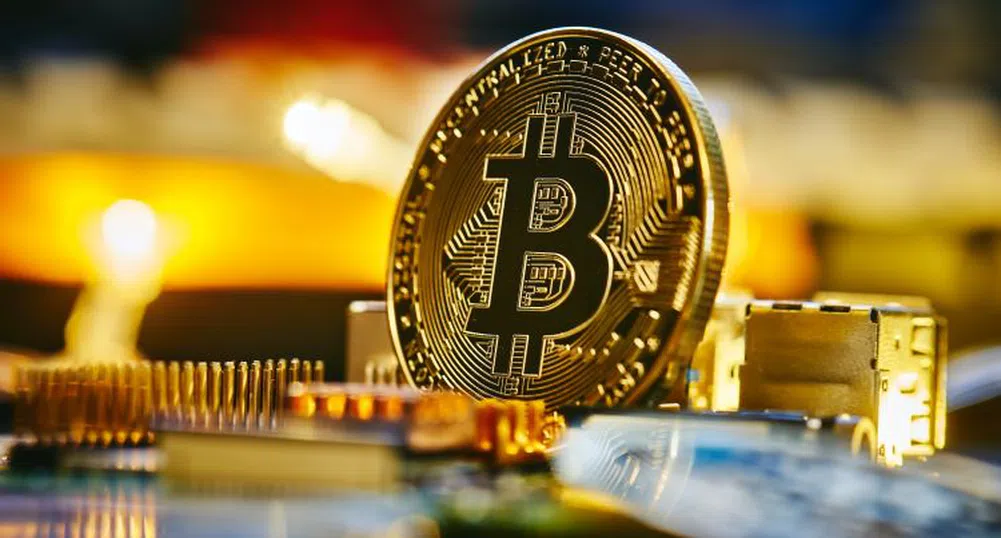 Bitcoin доближи $35 000 и надхвърли най-високата си цена от 18 месеца