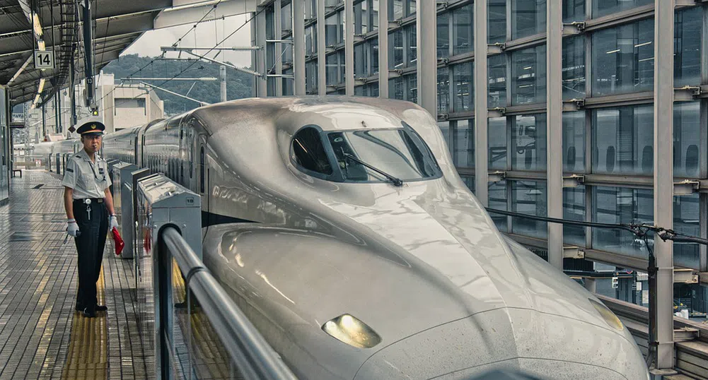 Влак с максимална скорост 600 км/ч представиха в Китай
