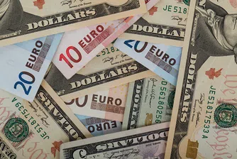 Азиатските акции поевтиняват, доларът и еврото близо до паритет