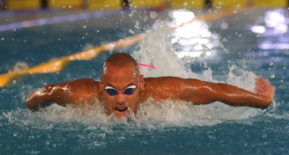 Най-добрият български плувец е с коронавирус