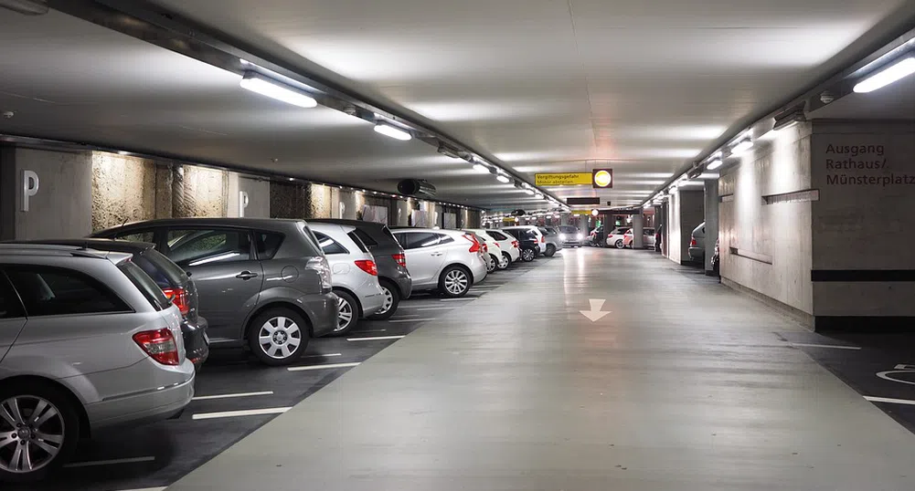 От днес връчват неприсъствени фишове на паркиралите неправилно в София