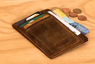Мъж намери портфейла си пълен, 10 години след като го загуби