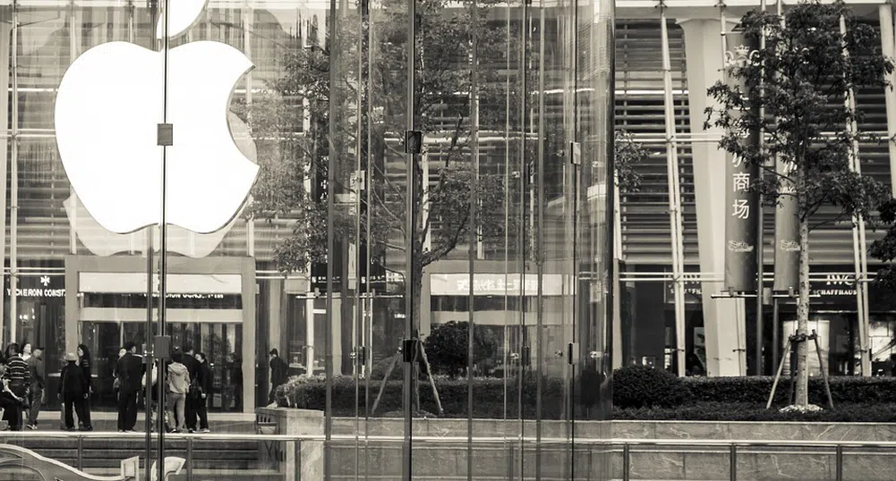 В какво инвестира своите 257 млрд. долара Apple?