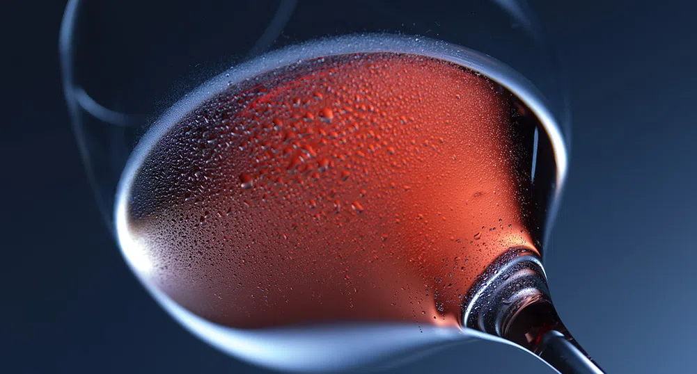 Виното облекчава симптомите при COVID-19